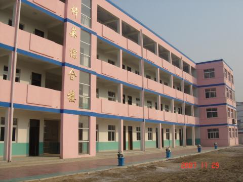 基金会捐建的来龙小学教学楼